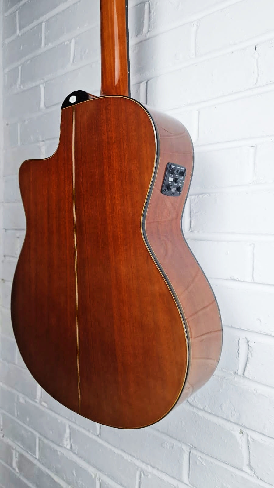 WASHBURN C64SCE CLASSICAL ELECTRO GUITAR