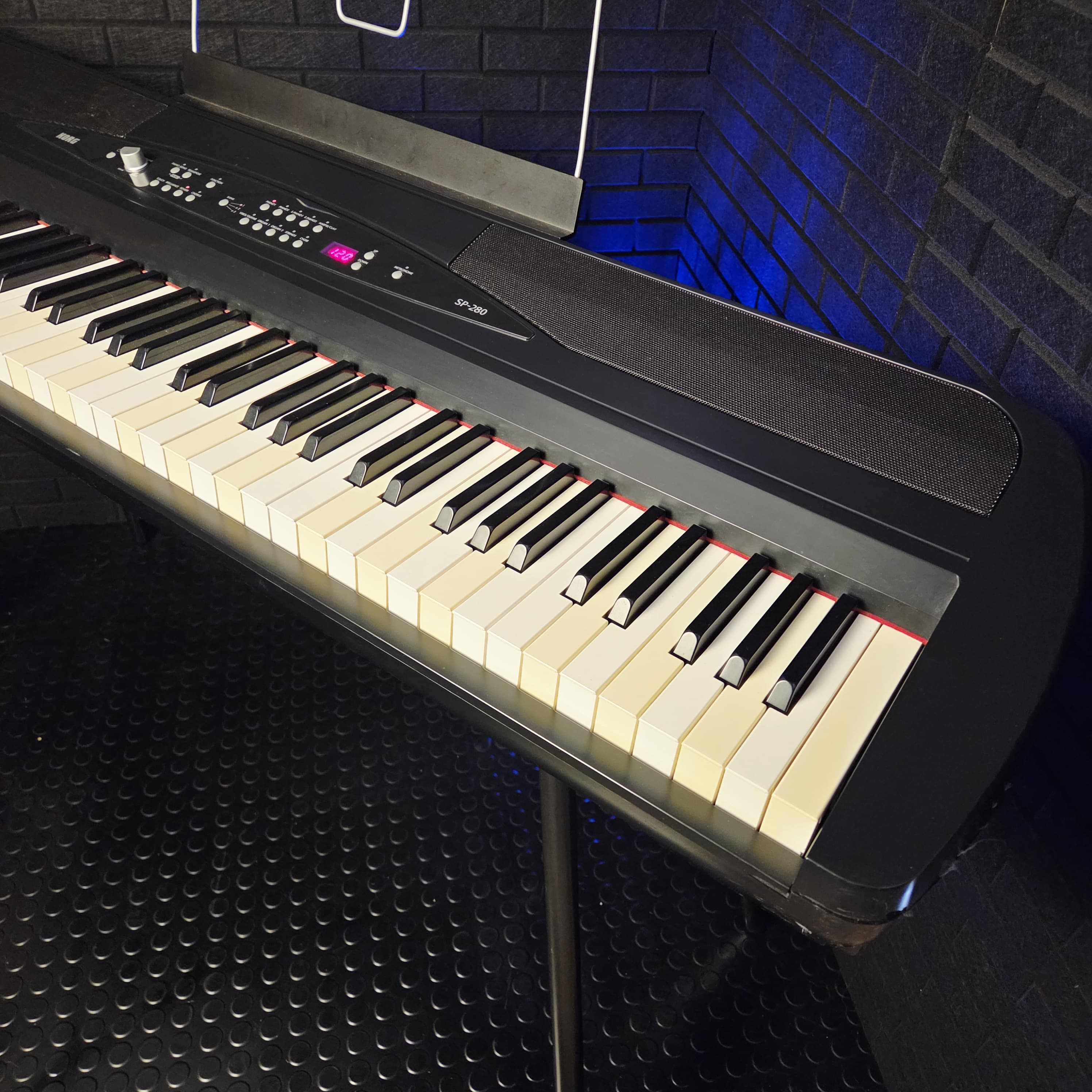 KORG SP280 DIGITAL PIANO WITH ACCESSORIES