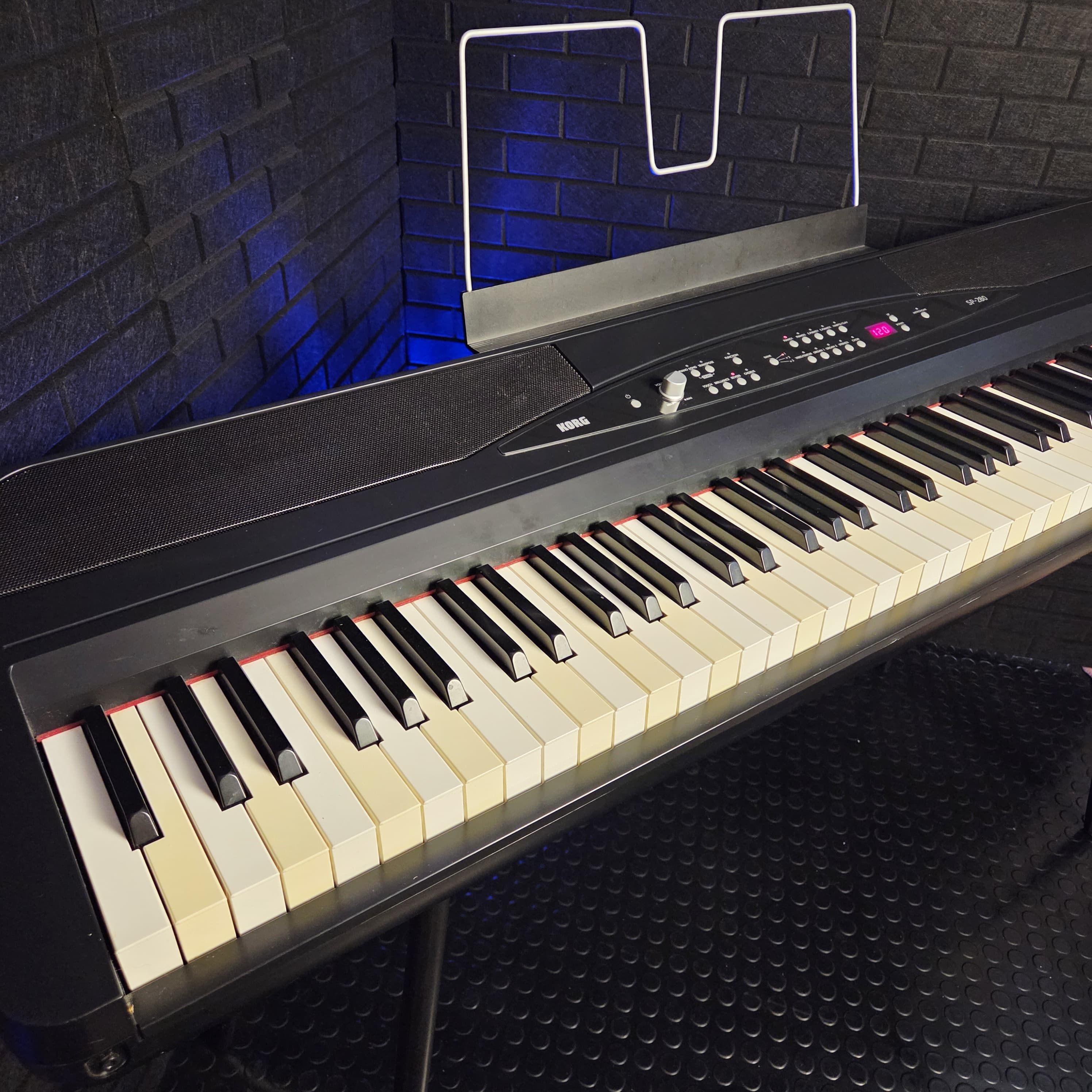 KORG SP280 DIGITAL PIANO WITH ACCESSORIES