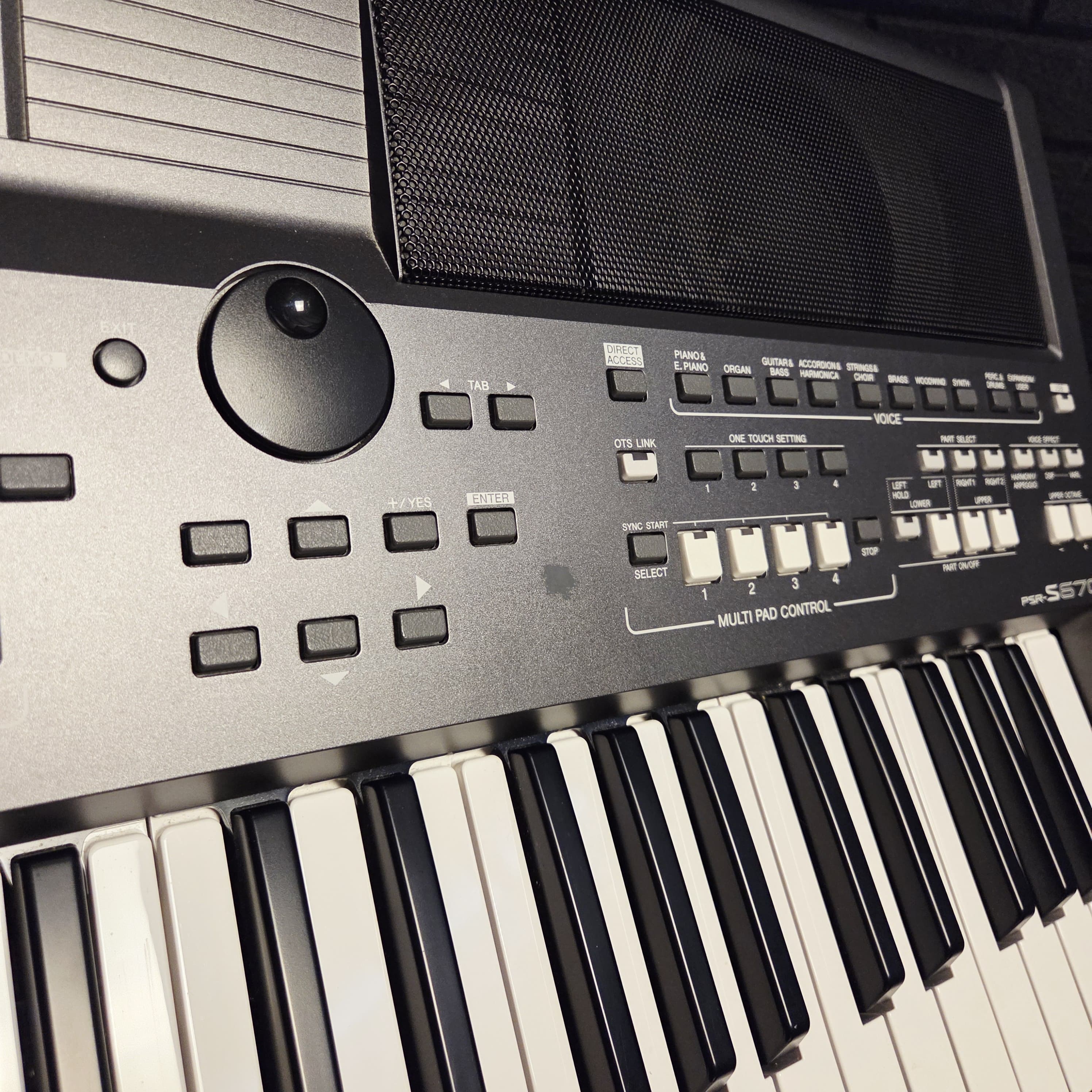 YAMAHA PSR-S670 61 KEY ARRANGER WORKSTATION KEYBOARD