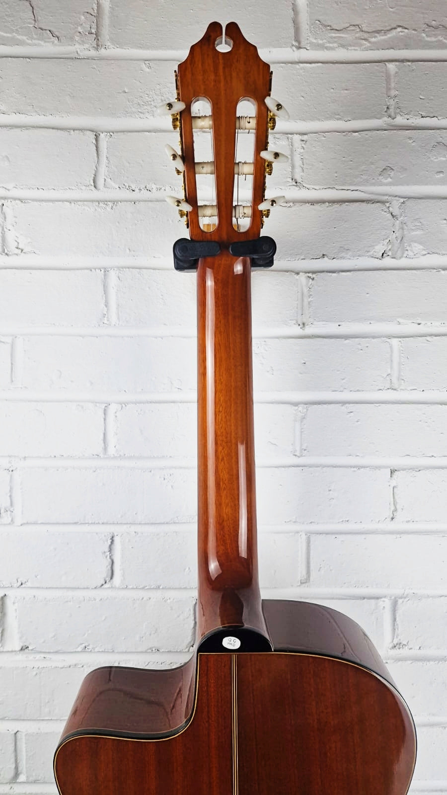 WASHBURN C64SCE CLASSICAL ELECTRO GUITAR