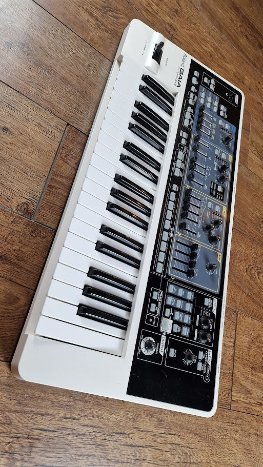 ROLAND GAIA SH01 37 KEY DIGITAL SYNTHESIZER