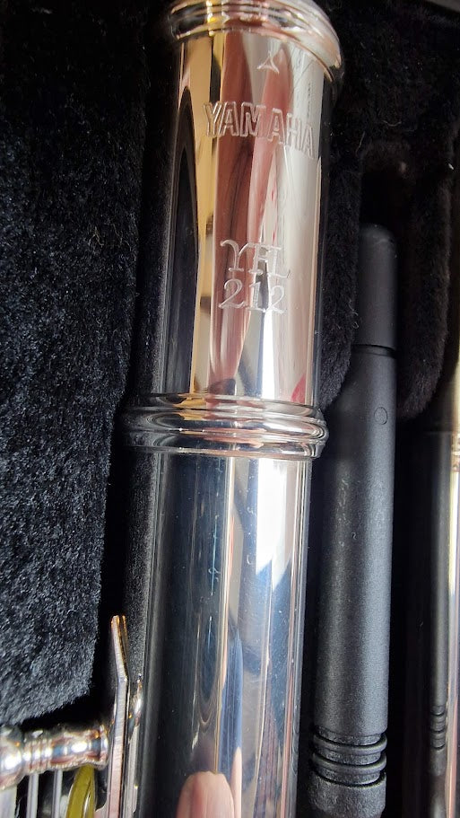 YAMAHA YFL212 FLUTE WITH CASE *BOXED*