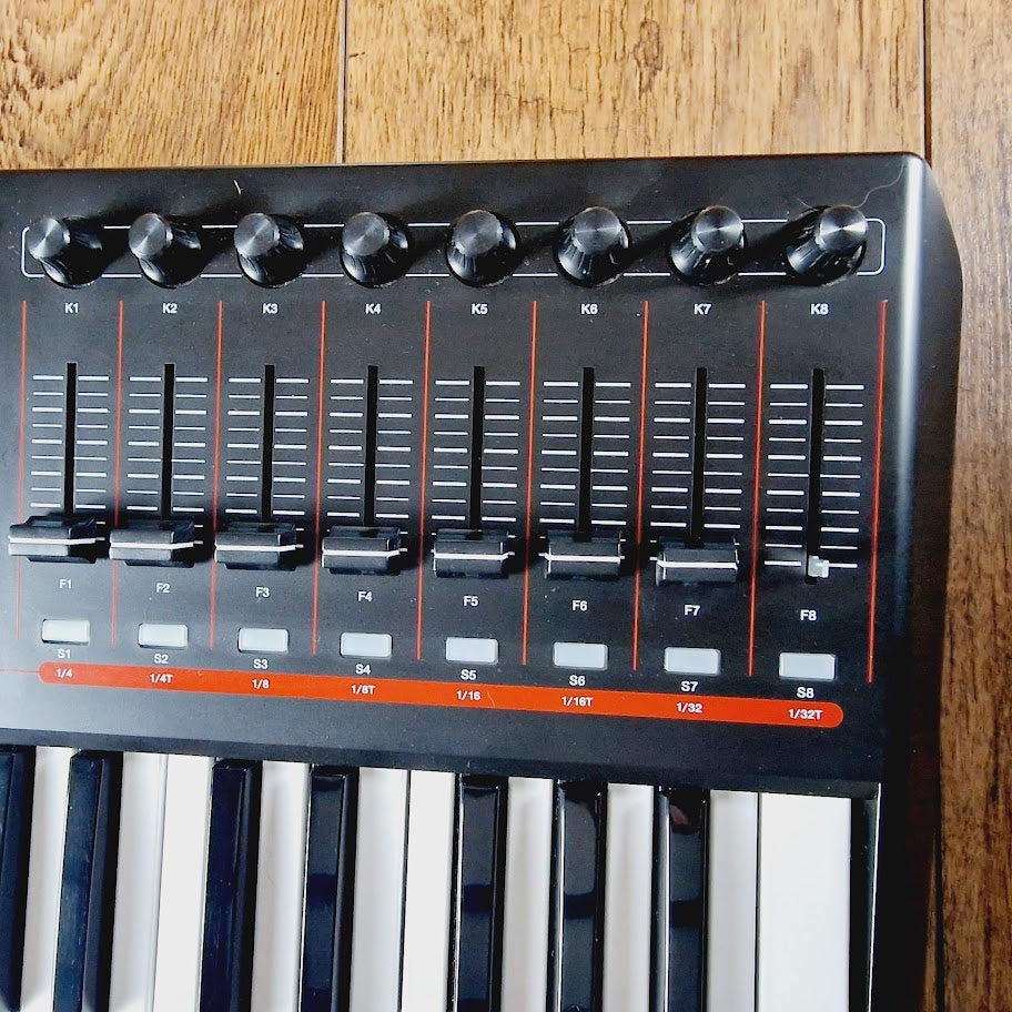 AKAI PROFESSIONAL MPK249 MIDI PAD & KEYBOARD CONTROLLER