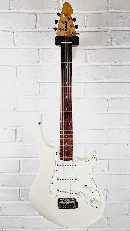 PEAVEY RAPTOR SPECIAL STRATOCASTER WHITE ELECTRIC GUITAR