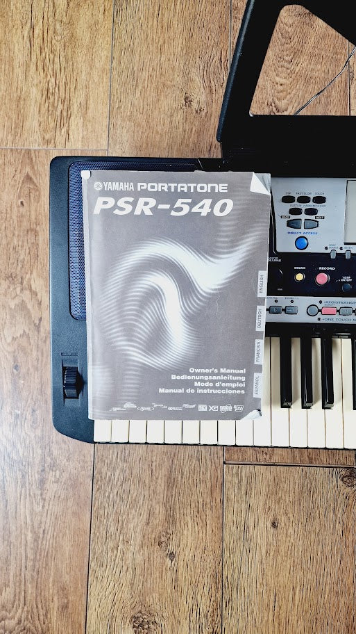 YAMAHA PORTATONE PSR540 61 KEY KEYBOARD