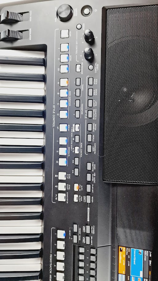 YAMAHA PSR SX600 61 KEY TOUCH SENSITIVE KEYBOARD