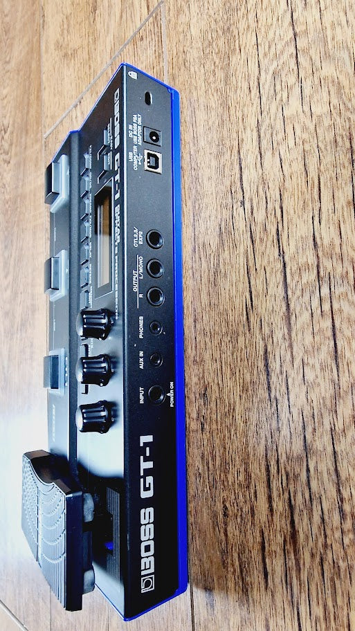 BOSS GT-1 GUITAR EFFECTS PROCESSOR