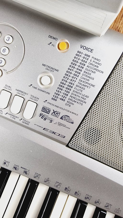 YAMAHA PSR E303 61 KEY KEYBOARD + POWER SUPPLY