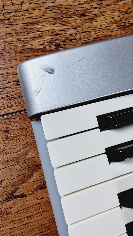 YAMAHA PSR E303 61 KEY KEYBOARD + POWER SUPPLY