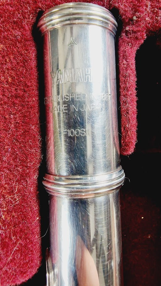 YAMAHA F100SII SILVER PLATED FLUTE AND CASE