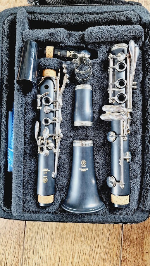 YAMAHA YCL255S CLARINET WITH CASE AND ORIGINAL BOX