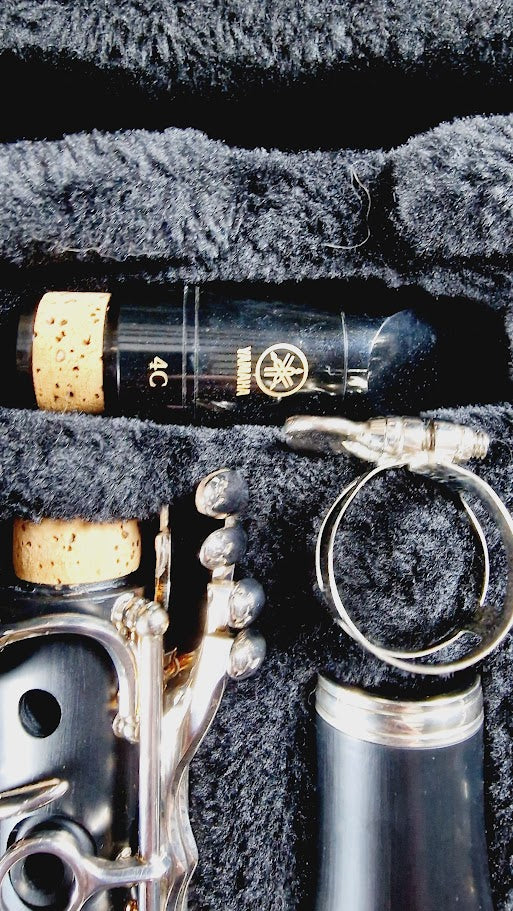 YAMAHA YCL255S CLARINET WITH CASE AND ORIGINAL BOX