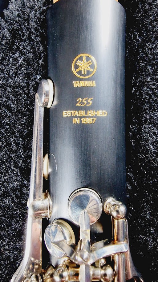 YAMAHA YCL255S CLARINET WITH CASE AND ORIGINAL BOX