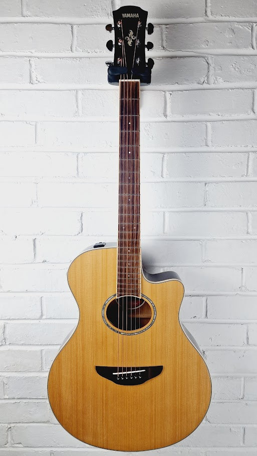 YAMAHA APX600 ELECTRO ACOUSTIC NATURAL GUITAR