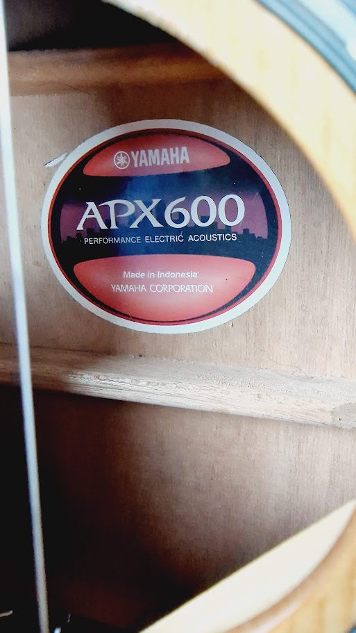 YAMAHA APX600 ELECTRO ACOUSTIC NATURAL GUITAR