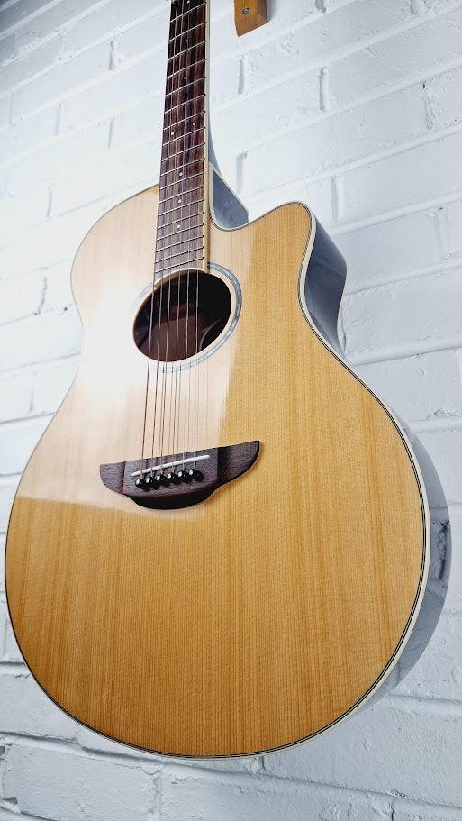 YAMAHA APX600 ELECTRO ACOUSTIC NATURAL GUITAR