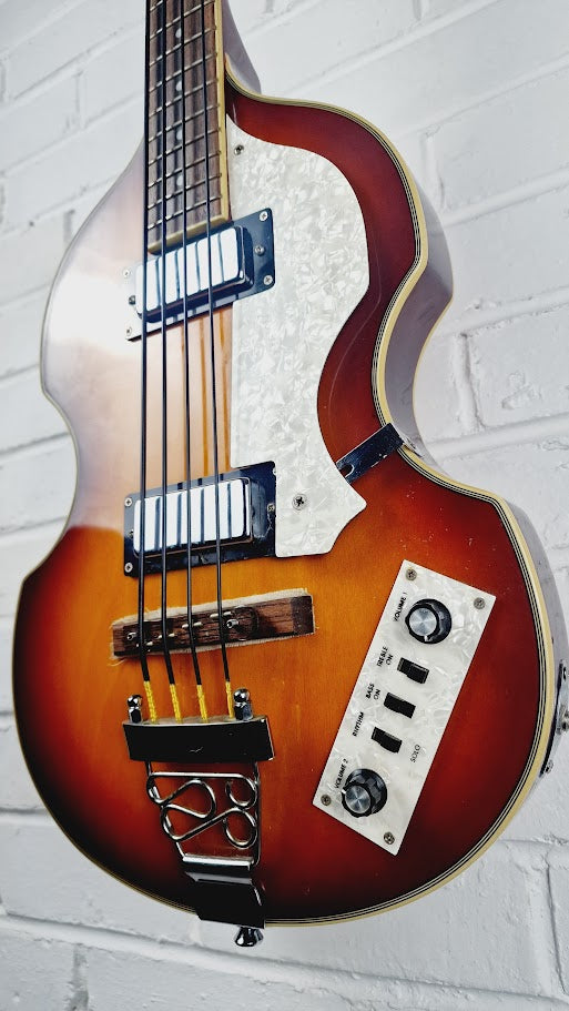 TANGLEWOOD RVB-2 VIOLIN BASS SUNBURST GUITAR AND HARD CASE