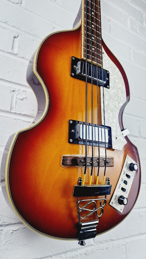 TANGLEWOOD RVB-2 VIOLIN BASS SUNBURST GUITAR AND HARD CASE