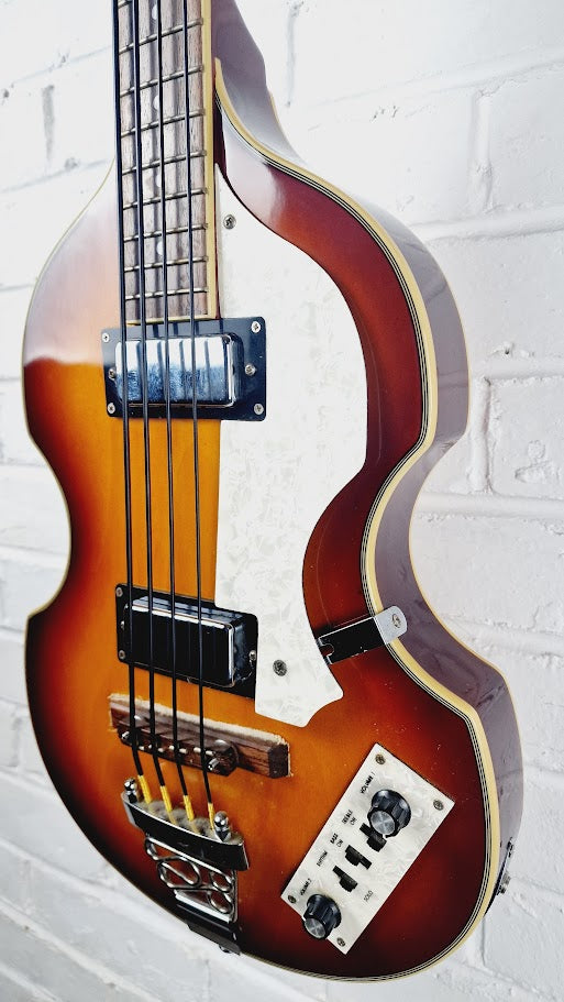 TANGLEWOOD RVB-2 VIOLIN BASS SUNBURST GUITAR AND HARD CASE