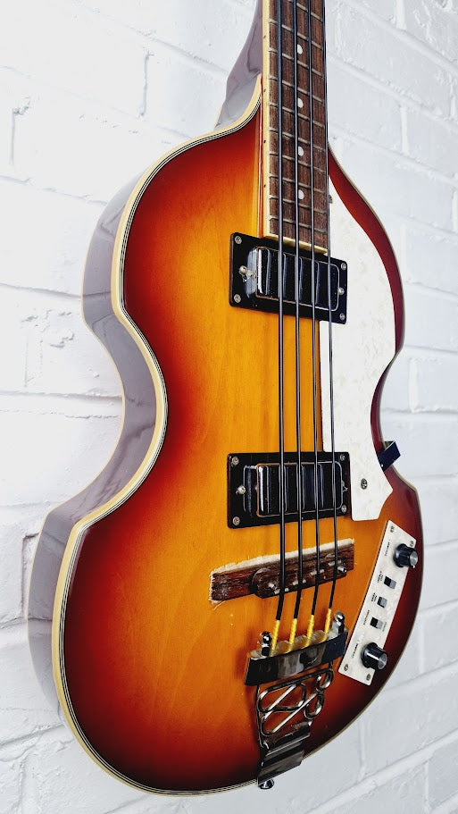 TANGLEWOOD RVB-2 VIOLIN BASS SUNBURST GUITAR AND HARD CASE