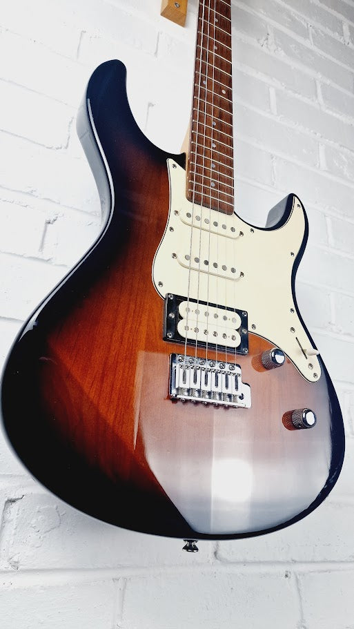 YAMAHA PACIFICA 112V OLD VIOLIN SUNBURST ELECRIC GUITAR