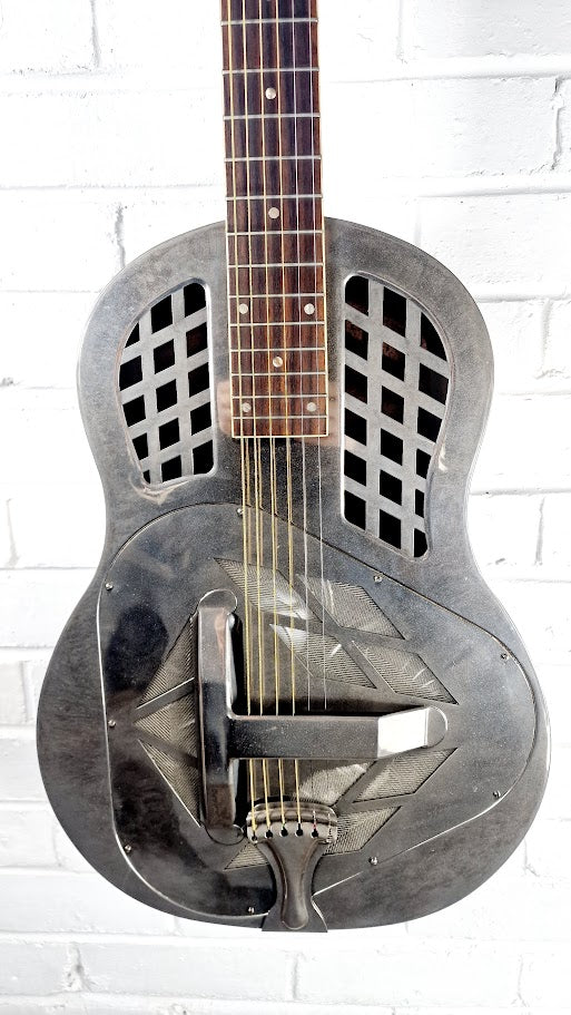 VINTAGE AMG2 TRICONE RESONATOR CHROME GUITAR