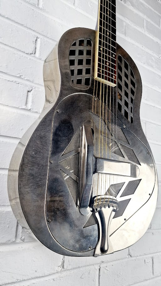 VINTAGE AMG2 TRICONE RESONATOR CHROME GUITAR