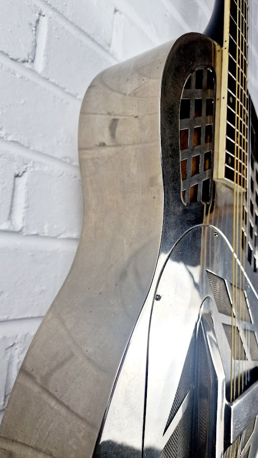 VINTAGE AMG2 TRICONE RESONATOR CHROME GUITAR