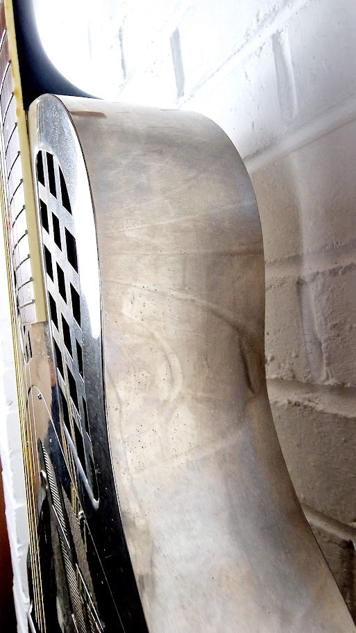 VINTAGE AMG2 TRICONE RESONATOR CHROME GUITAR