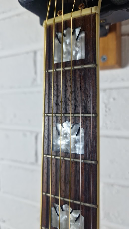 EPIPHONE EJ 200 VS JUMBO SUNBURST 2007 ACOUSTIC GUITAR + HARD CASE