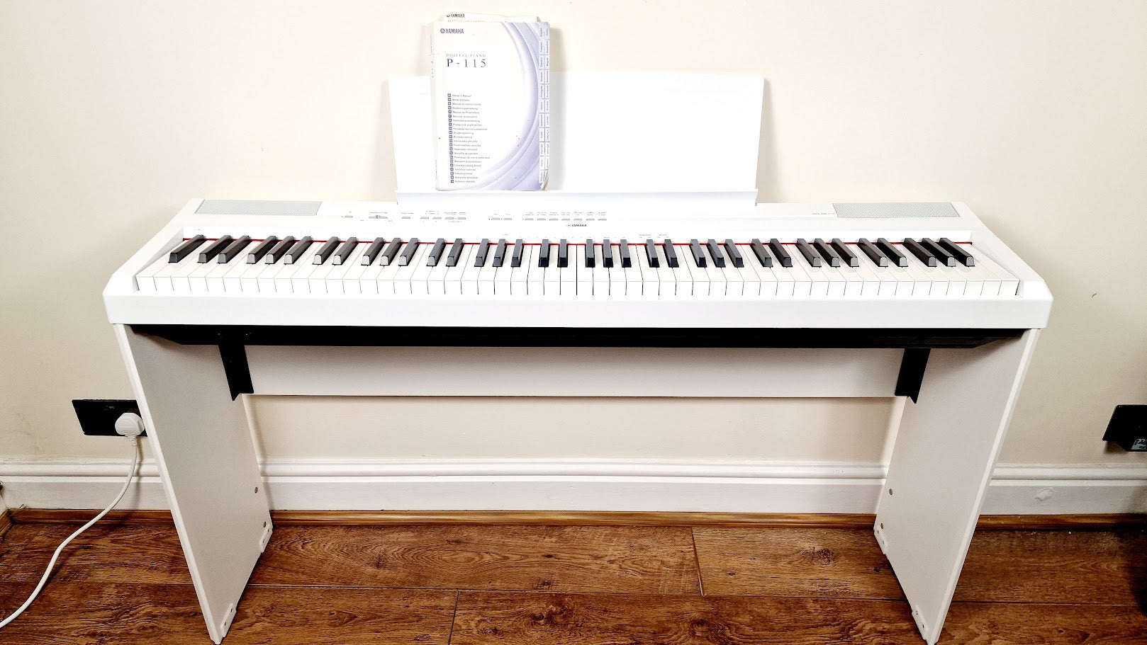 YAMAHA P115 88 KEY DIGITAL PIANO KEYBOARD IN WHITE + STAND