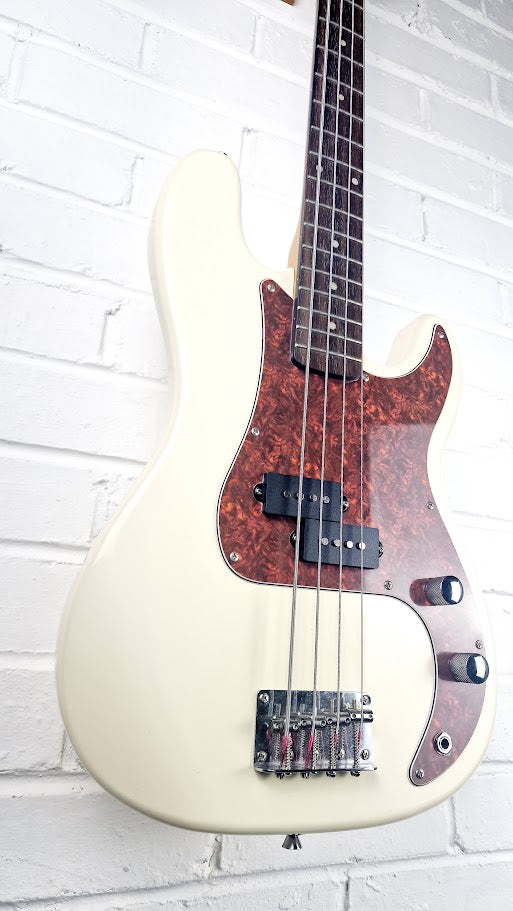 JIM DEACON VINTAGE WHITE 4 STRING SHORT SCALE PRECISION BASS GUITAR