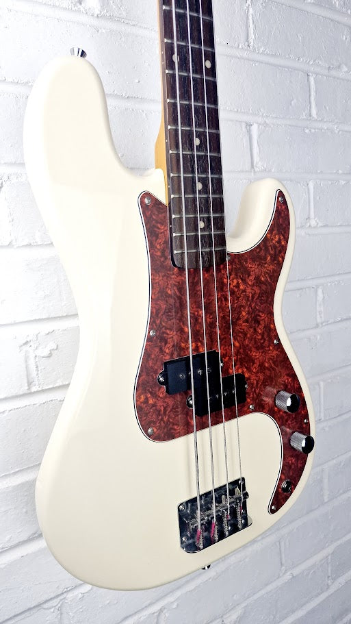 JIM DEACON VINTAGE WHITE 4 STRING SHORT SCALE PRECISION BASS GUITAR