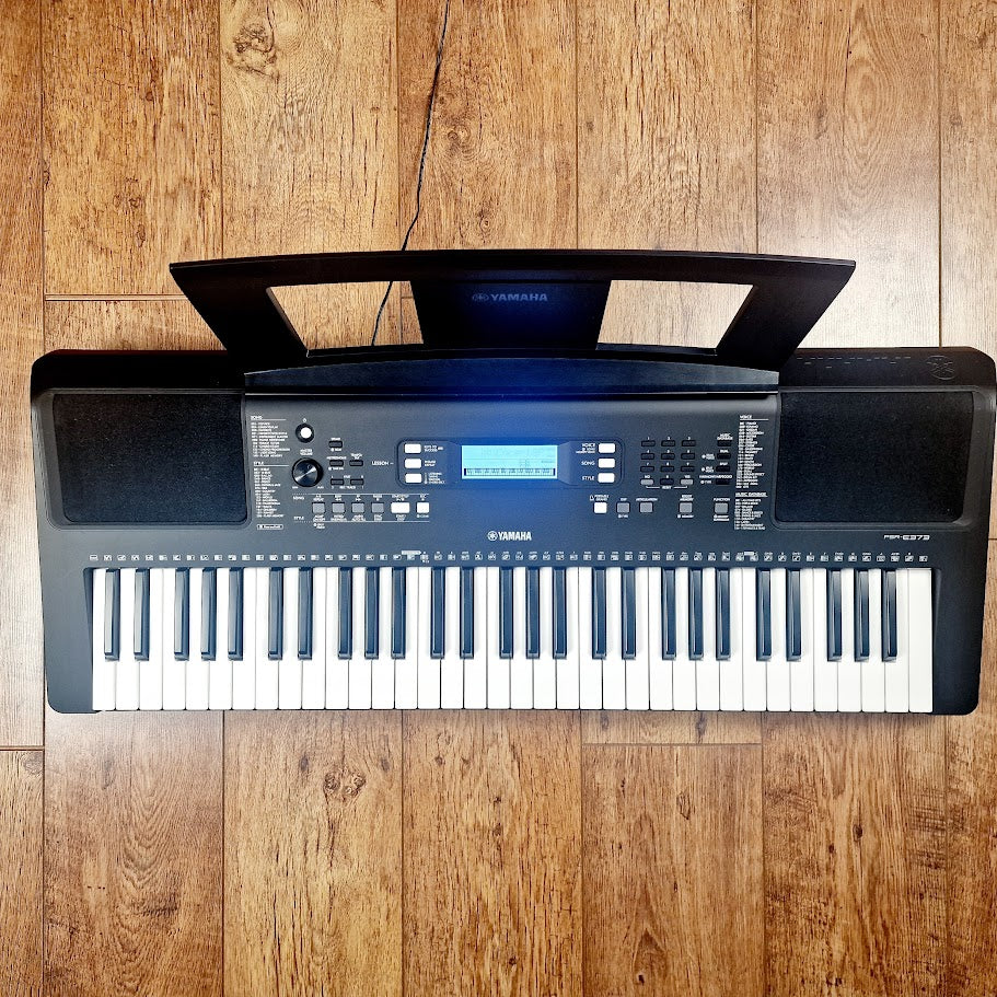 YAMAHA E373 61 KEY TOUCH SENSITIVE KEYBOARD + POWER SUPPLY