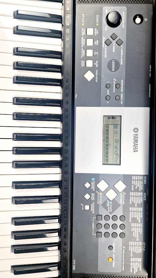 YAMAHA YPT230 61 KEY TOUCH SENSITIVE KEYBOARD + POWER SUPPLY
