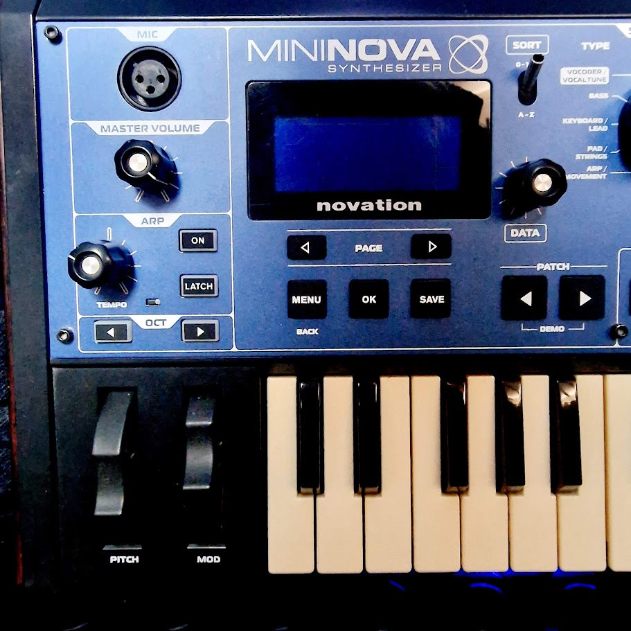 NOVATION MININOVA 37 KEY SYNTH