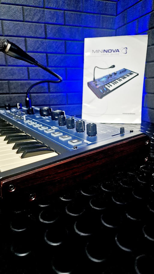 NOVATION MININOVA 37 KEY SYNTH
