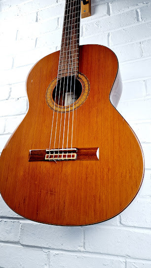 VINTAGE CUENCA 40P CLASSICAL GUITAR