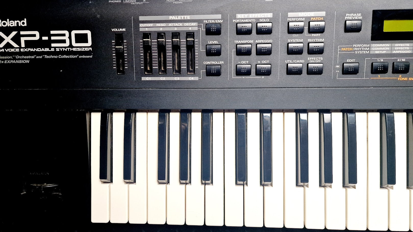 ROLAND XP30 64 VOICE EXPANDABLE 61 KEY SYNTHESIZER