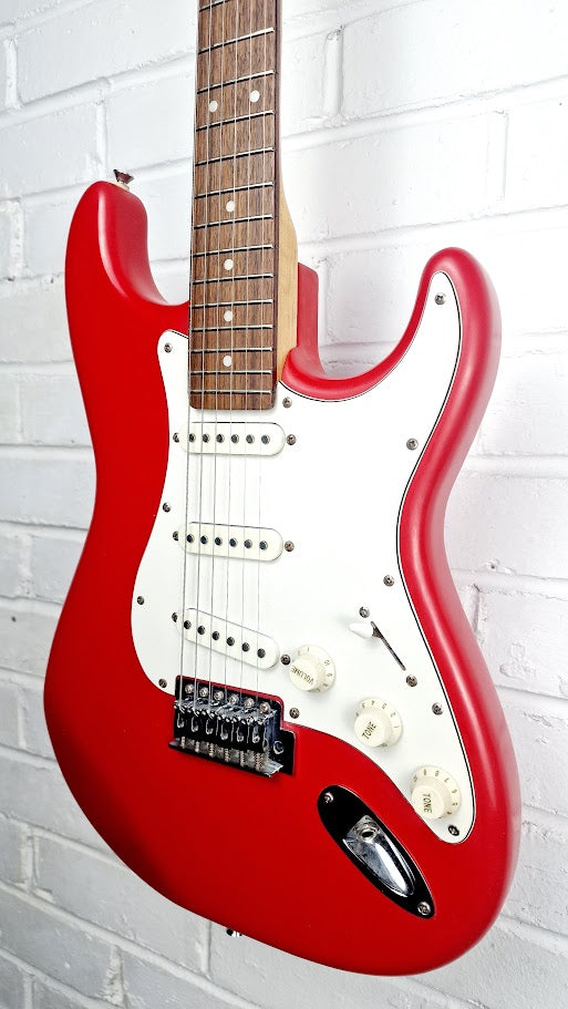 CRUISER BY CRAFTER RED STRATOCASTER ELECTRIC GUITAR