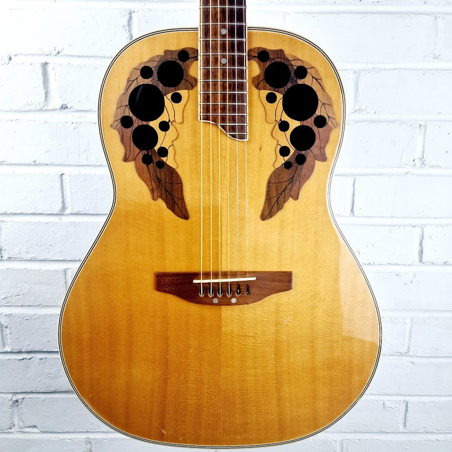 OVATION CELEBRITY DELUXE CC267 ROUNDBACK ELECTRO ACOUSTIC GUITAR