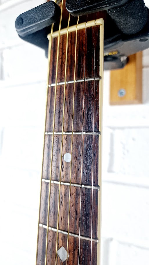 OVATION CELEBRITY DELUXE CC267 ROUNDBACK ELECTRO ACOUSTIC GUITAR
