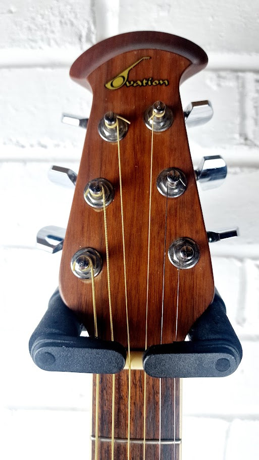 OVATION CELEBRITY DELUXE CC267 ROUNDBACK ELECTRO ACOUSTIC GUITAR
