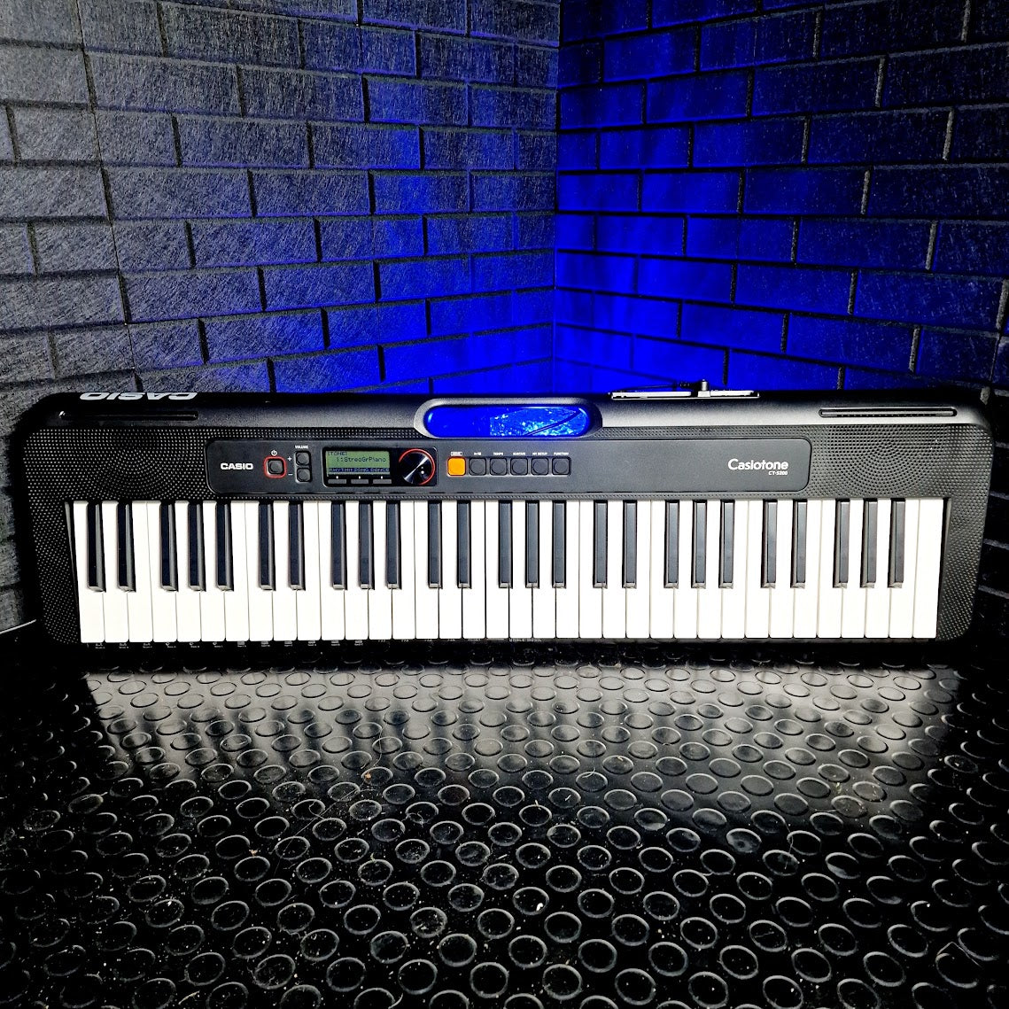 CASIOTONE CT-S200 61 KEY TOUCH SENSITIVE STARTER KEYBOARD + CASE