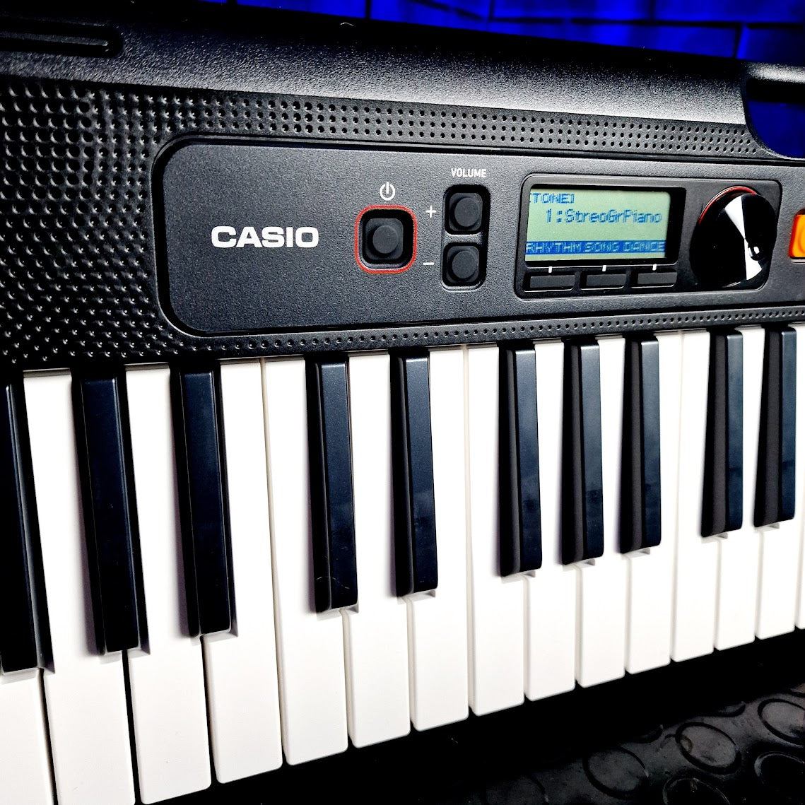 CASIOTONE CT-S200 61 KEY TOUCH SENSITIVE STARTER KEYBOARD + CASE