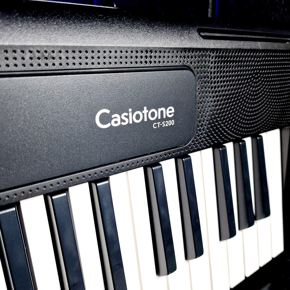 CASIOTONE CT-S200 61 KEY TOUCH SENSITIVE STARTER KEYBOARD + CASE