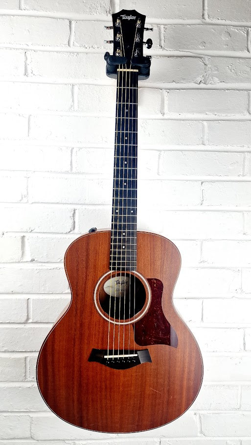 TAYLOR GS MINI E MAHOGANY ELECTRO ACOUSTIC GUITAR + TAYLOR GIG BAG