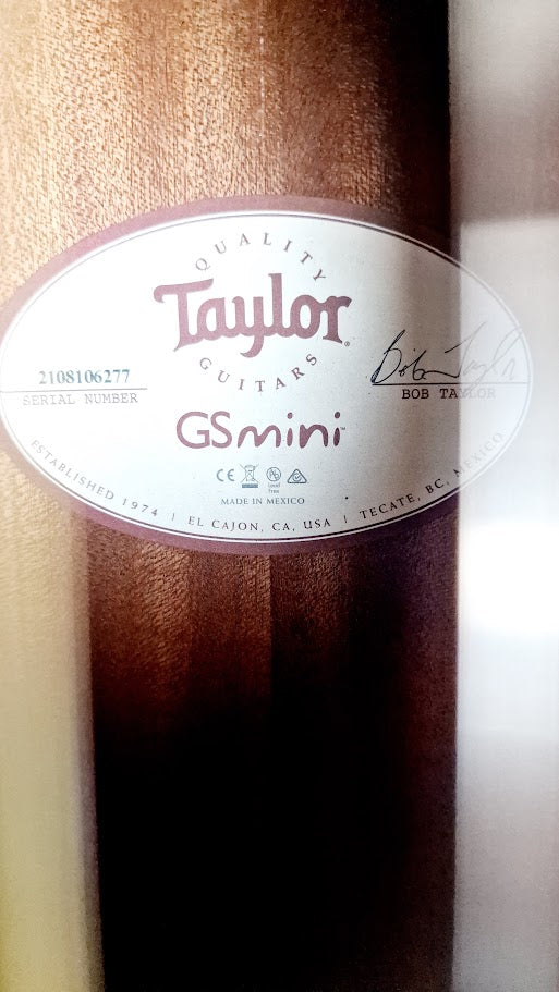 TAYLOR GS MINI E MAHOGANY ELECTRO ACOUSTIC GUITAR + TAYLOR GIG BAG