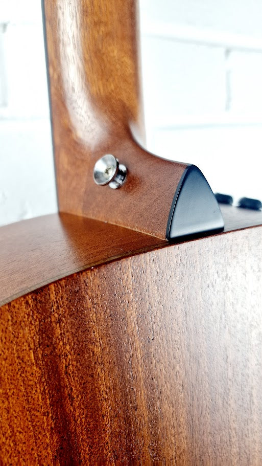 TAYLOR GS MINI E MAHOGANY ELECTRO ACOUSTIC GUITAR + TAYLOR GIG BAG